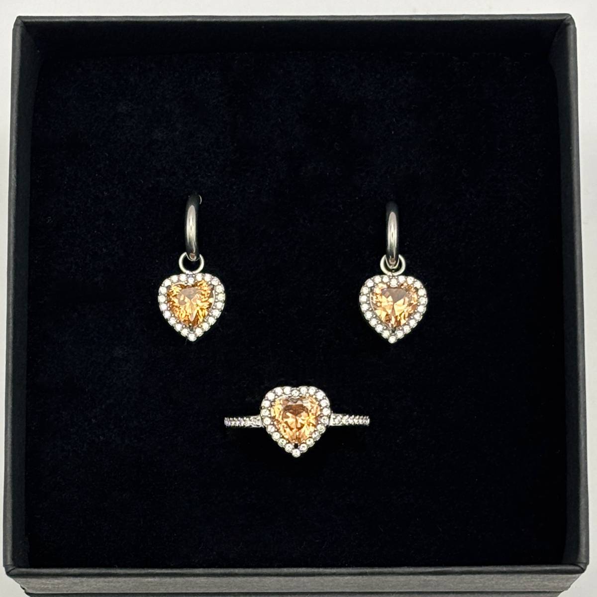 Set orecchini e anello cuore