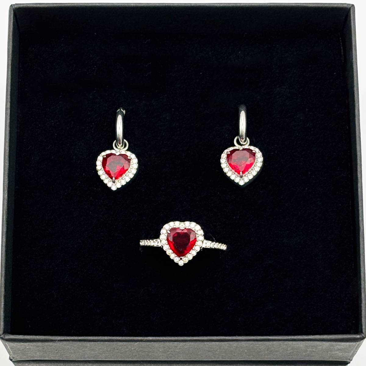 Set orecchini e anello cuore