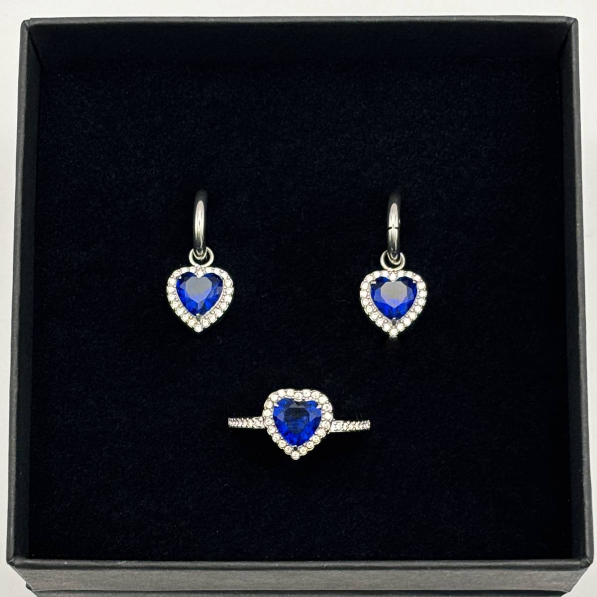 Set orecchini e anello cuore